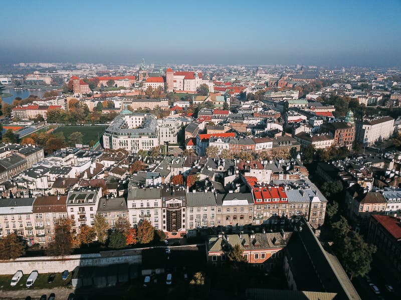 Vista aérea da cidade polonesa velha de Krakow. Cidade polonesa velha de Krakow à vista aérea