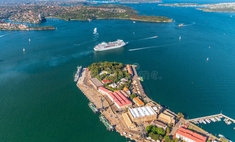 Vista aérea aérea da ilha do jardim em Sydney com deixar o cru foto de stock royalty free Vista aérea aérea da ilha do jardim em Sydney com deixar o cru foto de stock royalty free