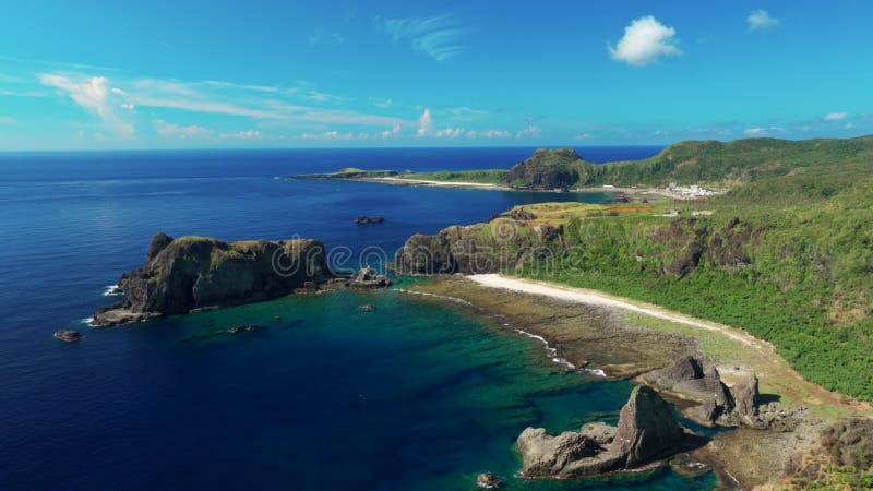 Vista aérea da ilha verde em Taiwan filme