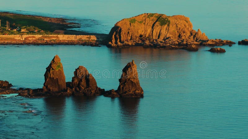 Vista aérea da ilha verde em Taiwan vídeos de arquivo