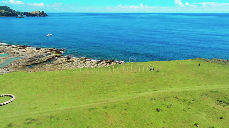 Vista aérea da ilha verde em Taiwan video estoque