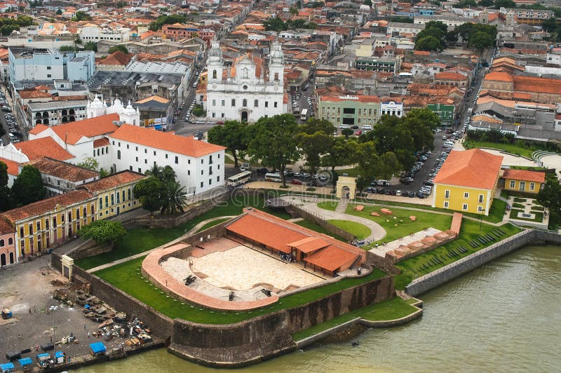 Vista aérea da lusitânia Feliz e catedral da se em belem brasil.