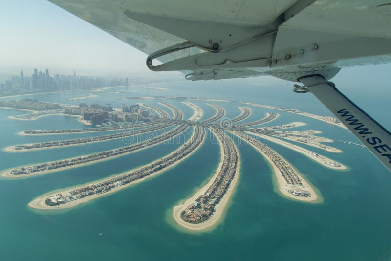 Vista aérea da palma Jumeirah, Dubai imagens de stock royalty free Vista aérea da palma Jumeirah, Dubai imagens de stock royalty free