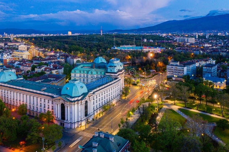 Vista aérea da universidade de kliment ohridski na sofia bulgaria imagens de stock