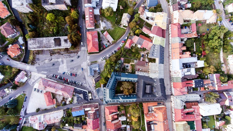 Vista aérea de la ciudad Banska Bystrica del slovak rodeado por mountai foto de archivo Vista aérea de la ciudad Banska Bystrica del slovak rodeado por mountai foto de archivo
