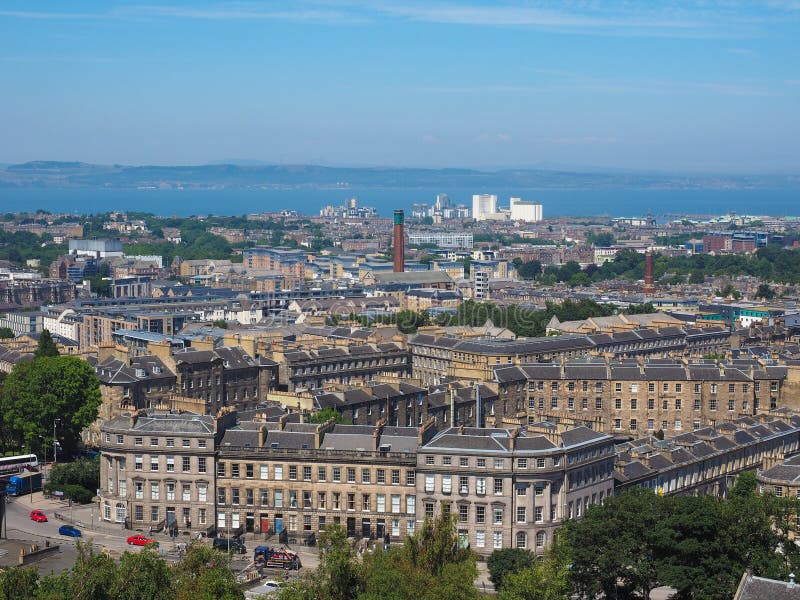 Vista aérea de la ciudad de la colina de Calton en Edimburgo fotografía de archivo libre de regalías Vista aérea de la ciudad de la colina de Calton en Edimburgo fotografía de archivo libre de regalías