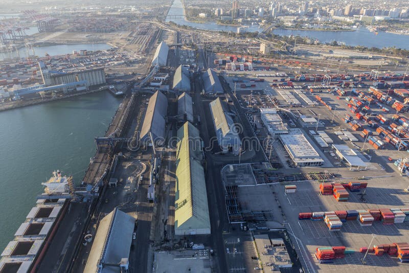 Vista aérea de la costa industrial en Long Beach California imagenes de archivo Vista aérea de la costa industrial en Long Beach California imagenes de archivo