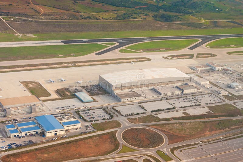 Vista aérea de la infraestructura del aeropuerto en Atenas imagenes de archivo Vista aérea de la infraestructura del aeropuerto en Atenas imagenes de archivo