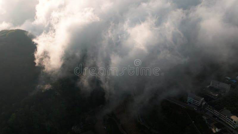 Vista aérea de la montaña Alishan en Taiwán metrajes
