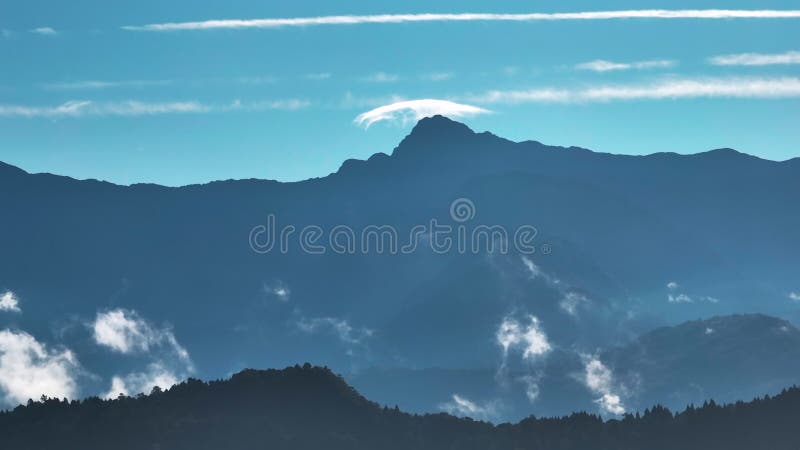 Vista aérea de la montaña Yushan Jade en Taiwán almacen de video