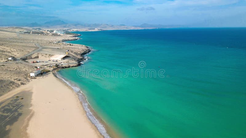 Vista aérea de la playa de Sotavento Fuerteventura Isla Canaria España metrajes