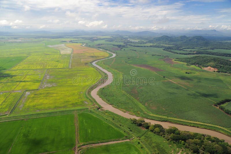 Vista aérea de los campos de granja en Costa Rica imagen de archivo Vista aérea de los campos de granja en Costa Rica imagen de archivo