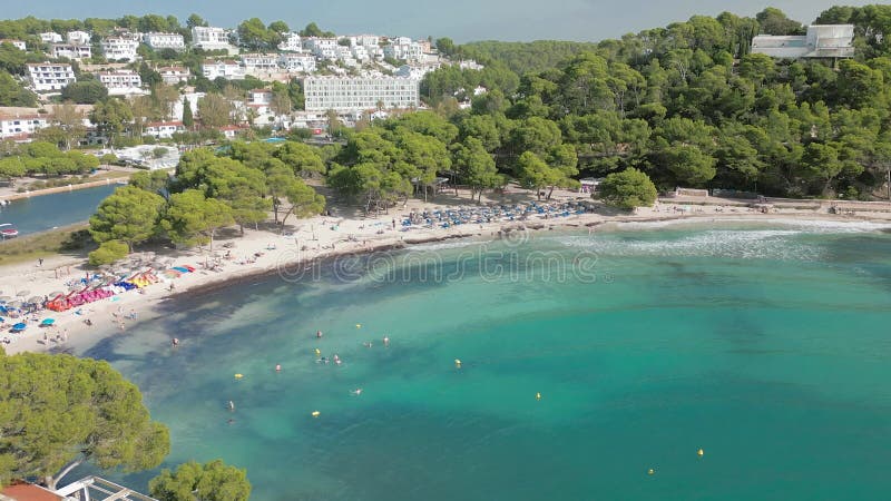 Vista aérea de Platja de Cala Galdana Menorca metrajes