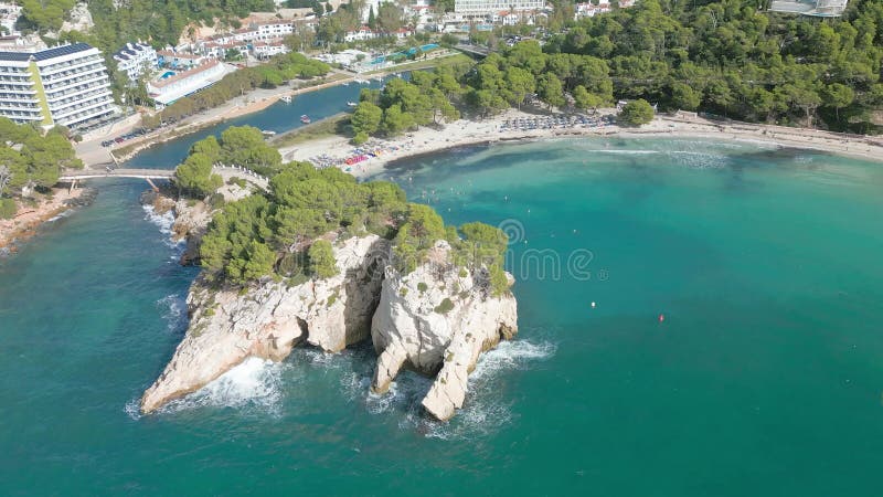 Vista aérea de Platja de Cala Galdana Menorca metrajes