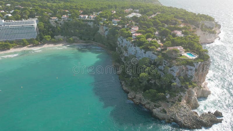 Vista aérea de Platja de Cala Galdana Menorca almacen de metraje de vídeo