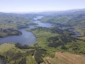 Vista A rea De Resorte Del Reservorio Topolnitsa Bulgaria Imagen De 