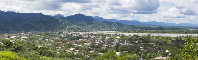 Vista aérea de Rurrenabaque, Bolívia foto de stock Vista aérea de Rurrenabaque, Bolívia foto de stock