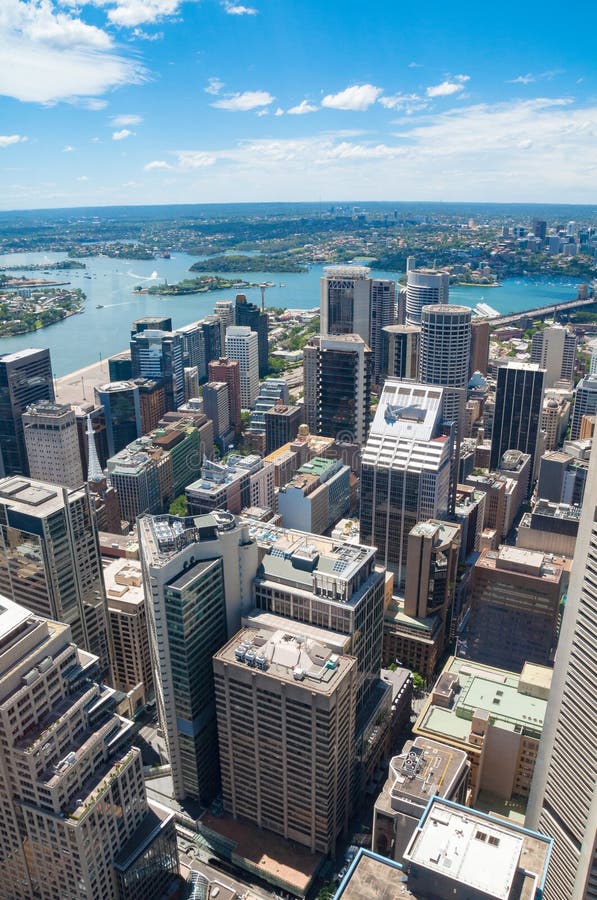 Vista aérea de Sydney CBD con la opinión de Sydney Harbour imagen de archivo Vista aérea de Sydney CBD con la opinión de Sydney Harbour imagen de archivo