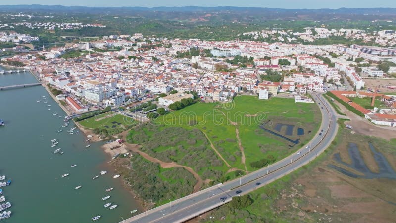 Vista aérea de Tavira en el Algarve de Portugal almacen de video