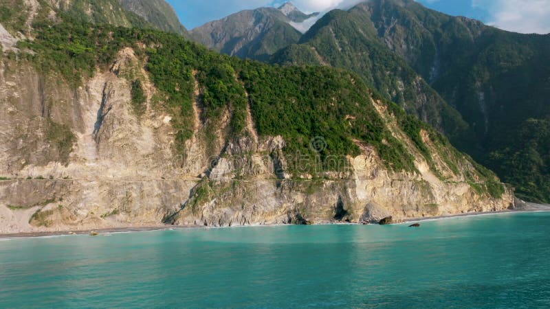 Vista aérea del acantilado Qingshui en el Parque Nacional de Taroko Taiwán almacen de video