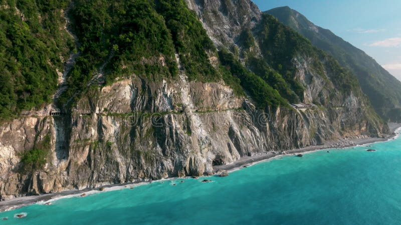 Vista aérea del acantilado Qingshui en el Parque Nacional de Taroko Taiwán metrajes