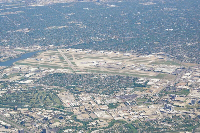 Vista aérea del aeropuerto de Dallas Love Field (DAL) imagen de archivo libre de regalías Vista aérea del aeropuerto de Dallas Love Field (DAL) imagen de archivo libre de regalías