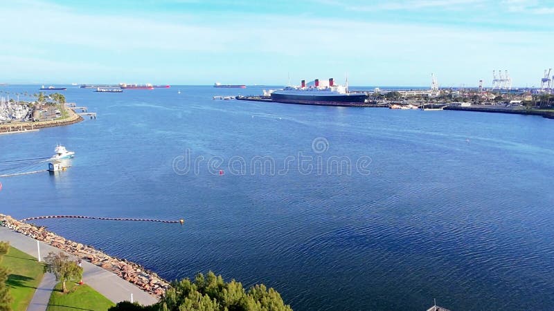 Vista aérea del buque RMS Queen Mary en Long Beach metrajes