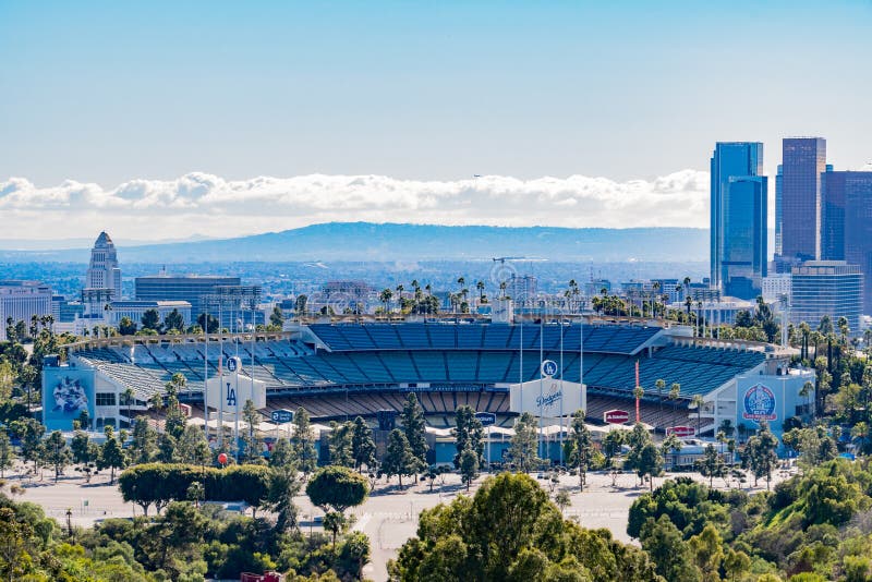 Vista aérea del centro de la ciudad de Los Angeles con Dodger Stadium fotografía de archivo Vista aérea del centro de la ciudad de Los Angeles con Dodger Stadium fotografía de archivo