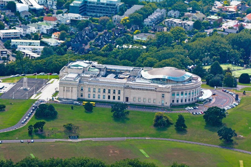 Vista aérea del museo del monumento de guerra de Auckland imagen de archivo libre de regalías Vista aérea del museo del monumento de guerra de Auckland imagen de archivo libre de regalías
