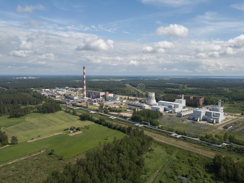Vista aérea del top del abejón de la central eléctrica de la electricidad de Riga TEC -2 fotografía de archivo Vista aérea del top del abejón de la central eléctrica de la electricidad de Riga TEC -2 fotografía de archivo
