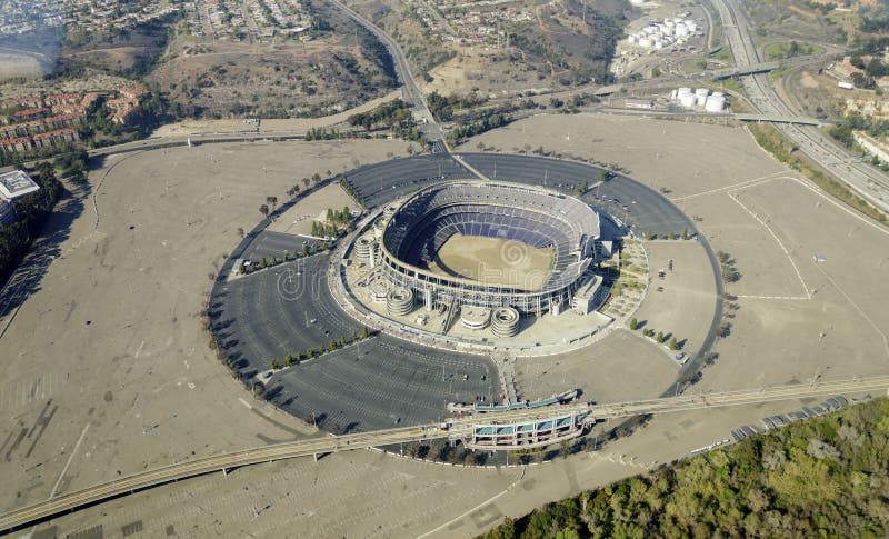 Vista aérea do Qualcomm Stadium, San Diego imagens de stock royalty free Vista aérea do Qualcomm Stadium, San Diego imagens de stock royalty free