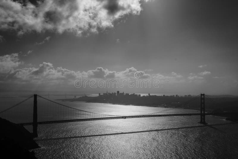 Vista c?nico da ponte de porta dourada imagens de stock Vista c?nico da ponte de porta dourada imagens de stock