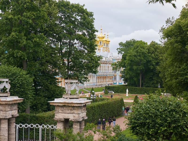 Vista a Catherine Palace em Tsarskoye Selo St Petersburg, Rússia imagens de stock Vista a Catherine Palace em Tsarskoye Selo St Petersburg, Rússia imagens de stock