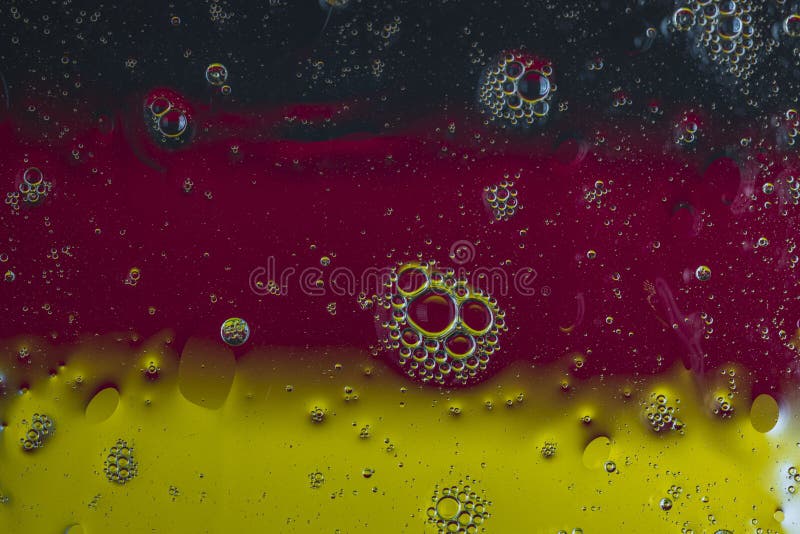 Vista cercana de la textura subacuática diseño abstracto color rojo y amarillo negro.