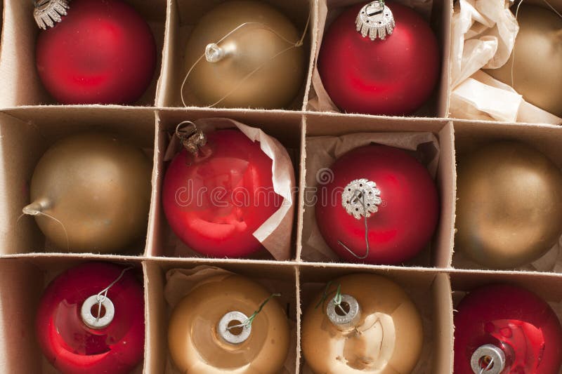 Vista completa della struttura delle bagattelle inscatolate di Natale immagini stock Vista completa della struttura delle bagattelle inscatolate di Natale immagini stock