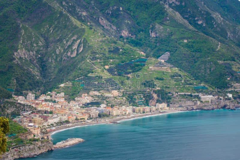 Vista costiera veduta dal terrazzo del dell “Infinito, villa Cimbrone, villaggio di Ravello, costa di Terrazza o di infinito di A fotografia stock Vista costiera veduta dal terrazzo del dell “Infinito, villa Cimbrone, villaggio di Ravello, costa di Terrazza o di infinito di A fotografia stock