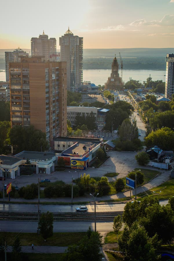 A vista da altura da beleza do Samara da cidade imagens de stock