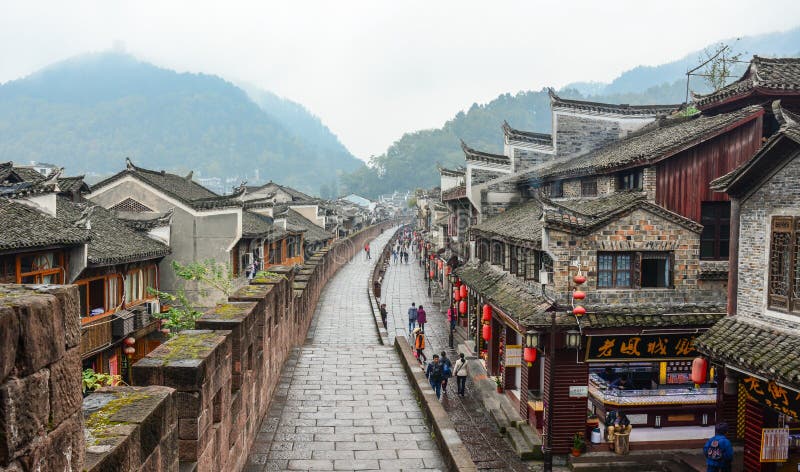 Vista da cidade antiga de Fenghuang em Hunan, China fotografia de stock royalty free Vista da cidade antiga de Fenghuang em Hunan, China fotografia de stock royalty free