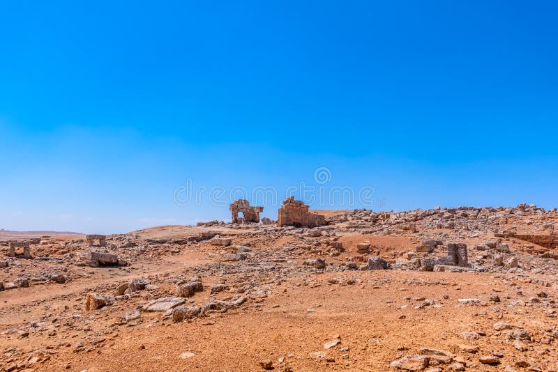 Vista da cidade antiga de Sogmatar em Harran imagens de stock