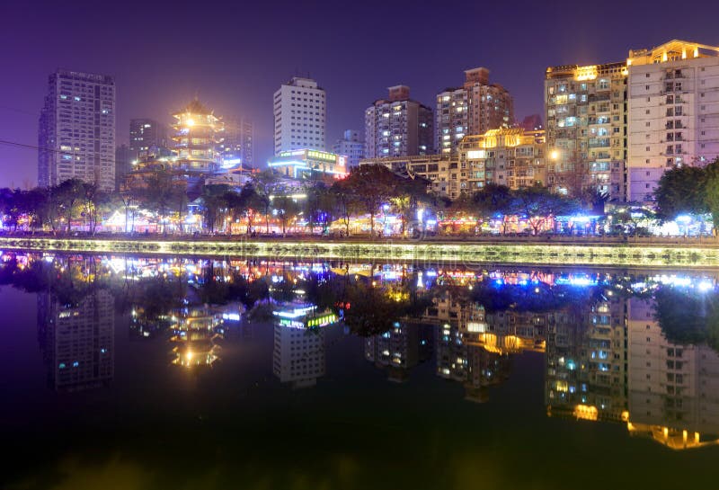 Vista da noite do rio de Jinjiang, imagem do srgb fotografia de stock royalty free Vista da noite do rio de Jinjiang, imagem do srgb fotografia de stock royalty free