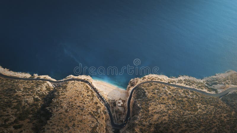 Vista da praia de Kaputas de cima do tomado com zangão Kalkan Turquia fotografia de stock Vista da praia de Kaputas de cima do tomado com zangão Kalkan Turquia fotografia de stock