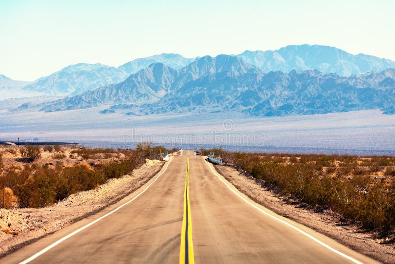 Vista da Route 66, deserto del Mojave, California del sud, Stati Uniti