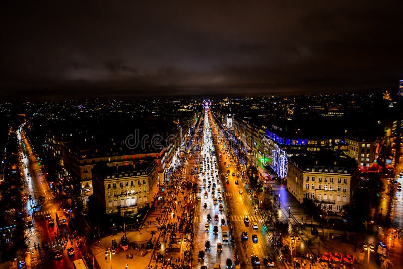 vista dall'Arco di Trionfo alla notte, immagine della foto una bella vista panoramica della città del Metropolitan di Parigi fotografia stock vista dall'Arco di Trionfo alla notte, immagine della foto una bella vista panoramica della città del Metropolitan di Parigi fotografia stock
