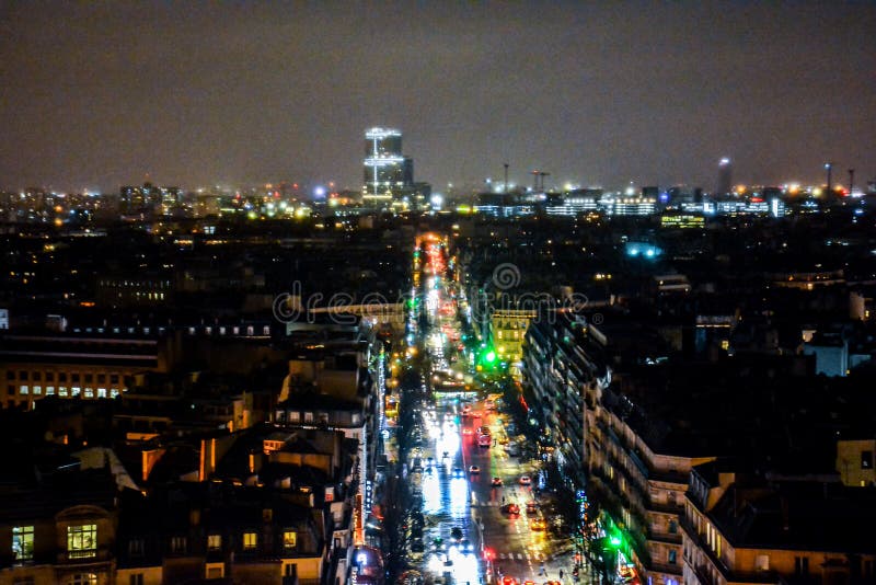 vista dall'Arco di Trionfo alla notte, immagine della foto una bella vista panoramica della città del Metropolitan di Parigi fotografia stock libera da diritti vista dall'Arco di Trionfo alla notte, immagine della foto una bella vista panoramica della città del Metropolitan di Parigi fotografia stock libera da diritti