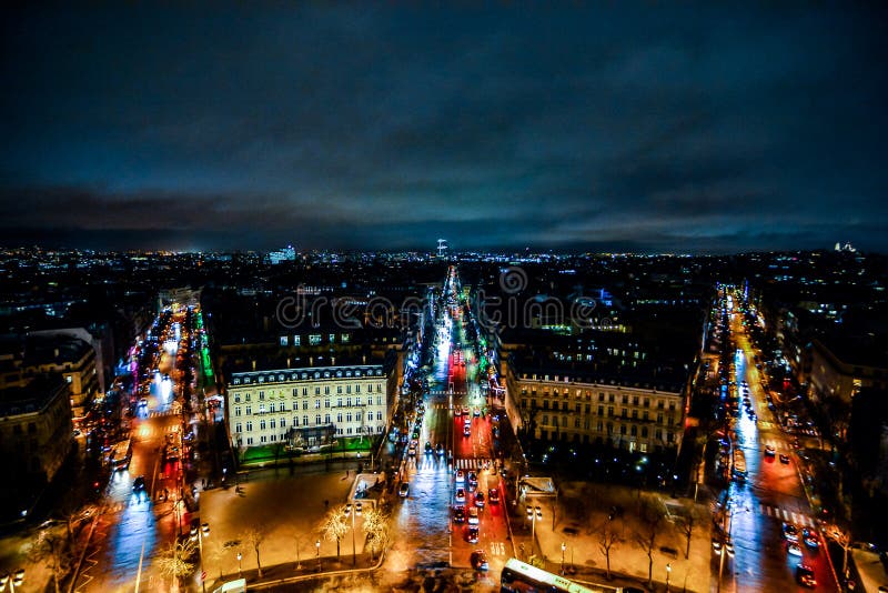 vista dall'Arco di Trionfo alla notte, immagine della foto una bella vista panoramica della città del Metropolitan di Parigi fotografia stock vista dall'Arco di Trionfo alla notte, immagine della foto una bella vista panoramica della città del Metropolitan di Parigi fotografia stock