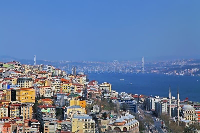 Vista dalla torre di Galata sul Bosphorus Costantinopoli La Turchia immagine stock libera da diritti Vista dalla torre di Galata sul Bosphorus Costantinopoli La Turchia immagine stock libera da diritti