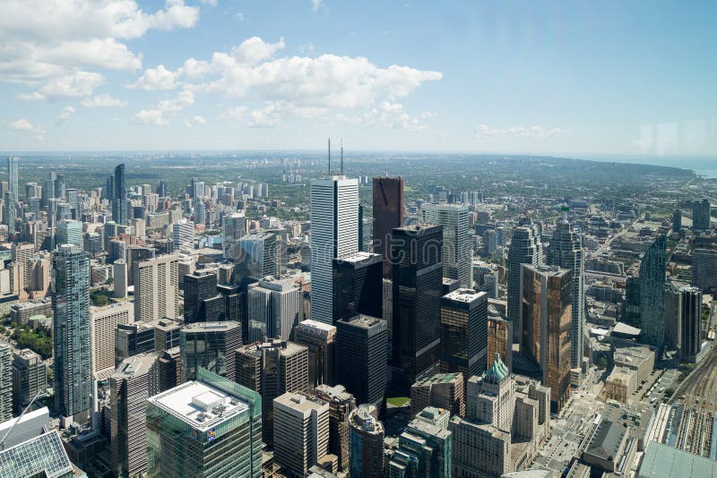 Vista dalla torre a Toronto Ontario immagine stock libera da diritti Vista dalla torre a Toronto Ontario immagine stock libera da diritti