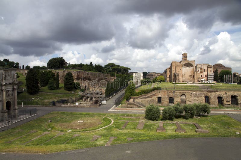 Vista de Colosseum ao monte de Palatine