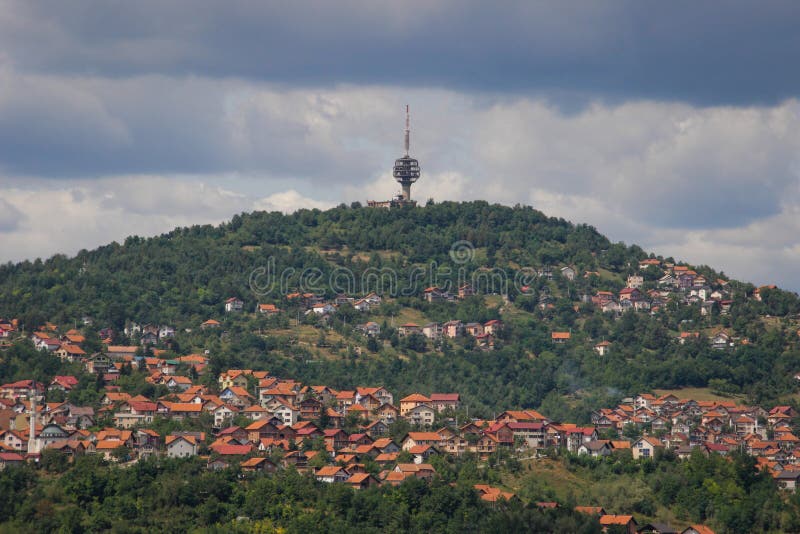 Vista de la arquitectura de la ciudad de Sarajevo - la capital de Bosnia y Herzegovina Vista superior de una tormenta día antes imagenes de archivo Vista de la arquitectura de la ciudad de Sarajevo - la capital de Bosnia y Herzegovina Vista superior de una tormenta día antes imagenes de archivo
