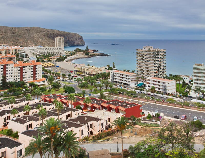 Vista de la ciudad del Los Cristianos con el océano Tenerife Islas Canarias españa imagen de archivo libre de regalías Vista de la ciudad del Los Cristianos con el océano Tenerife Islas Canarias españa imagen de archivo libre de regalías